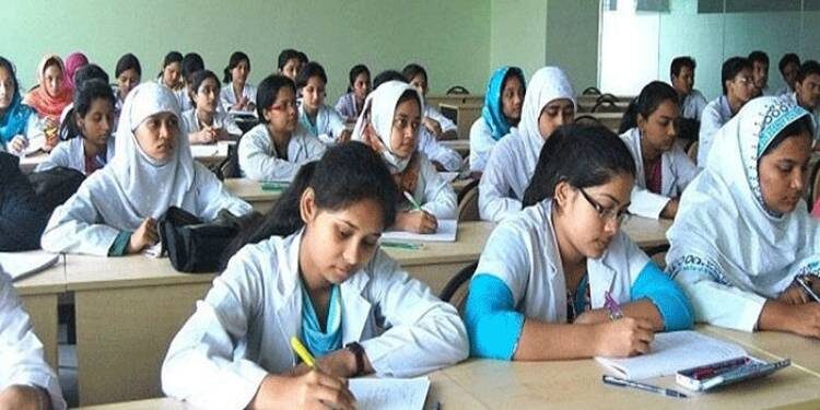 আগের তারিখেই মেডিকেল ভর্তি পরীক্ষা