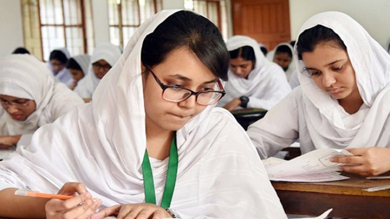 সংসদে অটো পাসের সমালোচনা