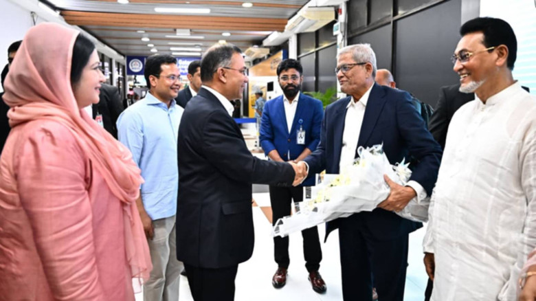 ছয় দিনের প্রথম বিদেশ সফর শেষে দেশে ফিরলেন প্রধানমন্ত্রী