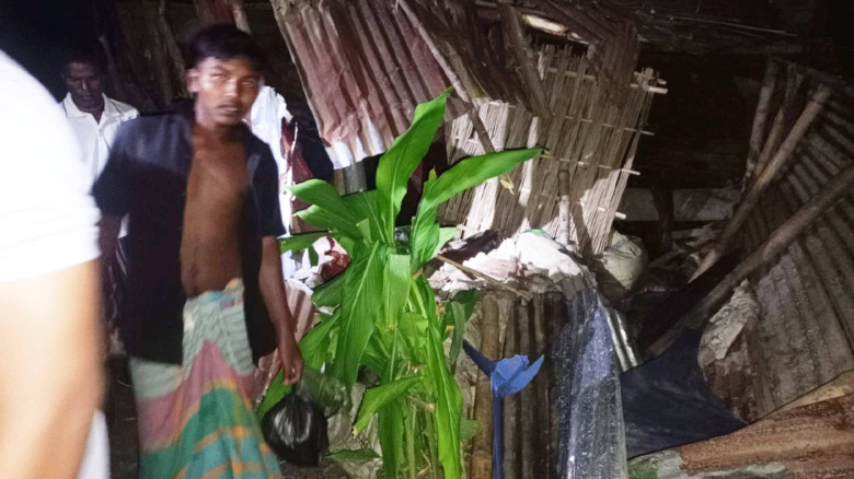 ‘ধর্ম অবমাননার’ অভিযোগে বাড়ি ভাঙচুর, পুলিশ মোতায়েন